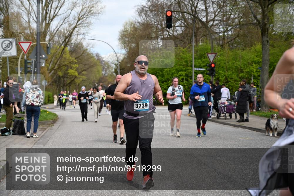 12.04.2026 - 45. Internationalen Wilhelmsburger Insellauf J. Mangold http://msf.ph/oto/9518299 12.04.2026 13:23:27 Ziel 3336, 3783, 3498, 3478, 4176, 5505, 3471, 3814, 2716, 3730, 3353, 2766, 5622, 3739, 5209, 5212, 2802, 2803, 2803, 3258, 3259, 4073, 4292, 4517, 3872, 5017 meine-sportfotos.de