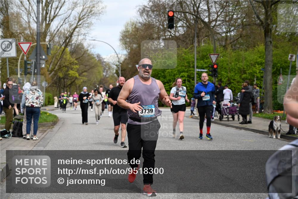 12.04.2026 - 45. Internationalen Wilhelmsburger Insellauf J. Mangold http://msf.ph/oto/9518300 12.04.2026 13:23:27 Ziel 3336, 3783, 3498, 3478, 4176, 5505, 3471, 3814, 2716, 3730, 3353, 2766, 5622, 3739, 5209, 5212, 2802, 2803, 2803, 3258, 3259, 4073, 4292, 4517, 3872, 5017 meine-sportfotos.de