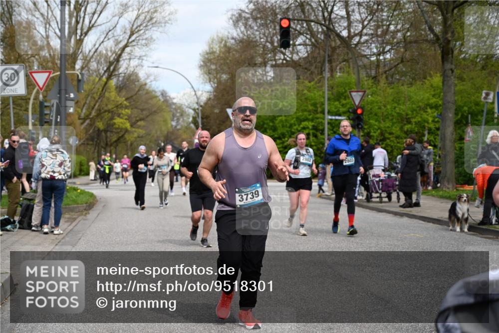 12.04.2026 - 45. Internationalen Wilhelmsburger Insellauf J. Mangold http://msf.ph/oto/9518301 12.04.2026 13:23:27 Ziel 3336, 3783, 3498, 3478, 4176, 5505, 3471, 3814, 2716, 3730, 3353, 2766, 5622, 3739, 5209, 5212, 2802, 2803, 2803, 3258, 3259, 4073, 4292, 4517, 3872, 5017 meine-sportfotos.de