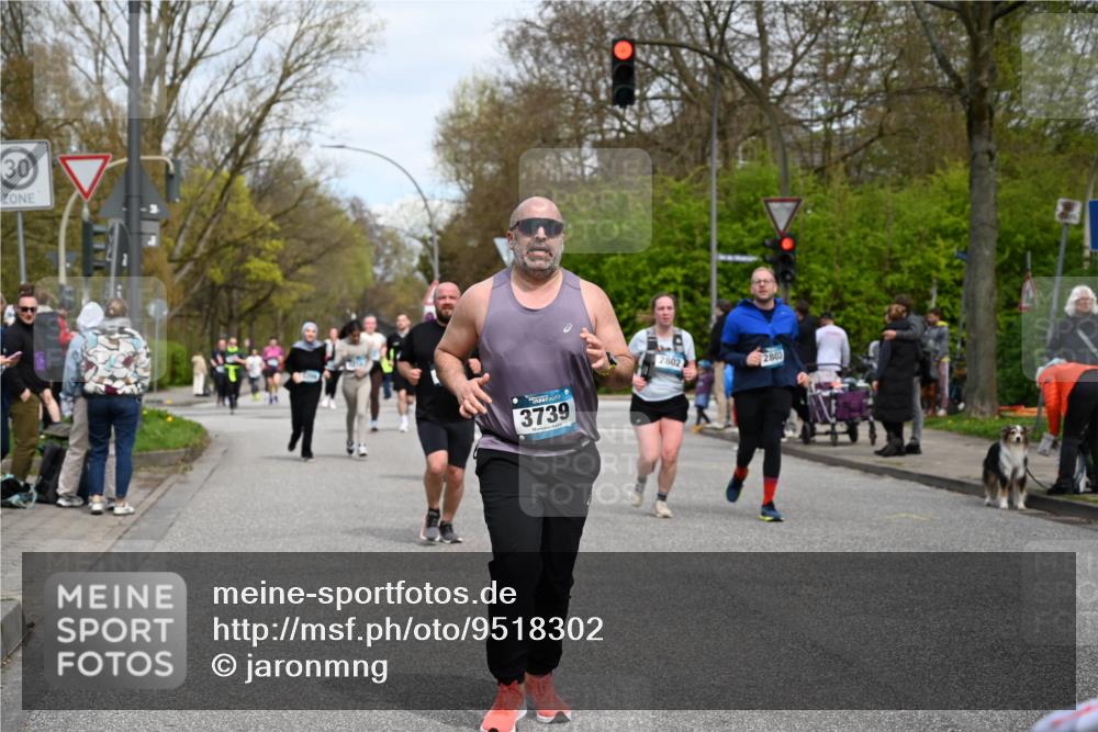12.04.2026 - 45. Internationalen Wilhelmsburger Insellauf J. Mangold http://msf.ph/oto/9518302 12.04.2026 13:23:27 Ziel 3336, 3783, 3498, 3478, 4176, 5505, 3471, 3814, 2716, 3730, 3353, 2766, 5622, 3739, 5209, 5212, 2802, 2803, 2803, 3258, 3259, 4073, 4292, 4517, 3872, 5017 meine-sportfotos.de
