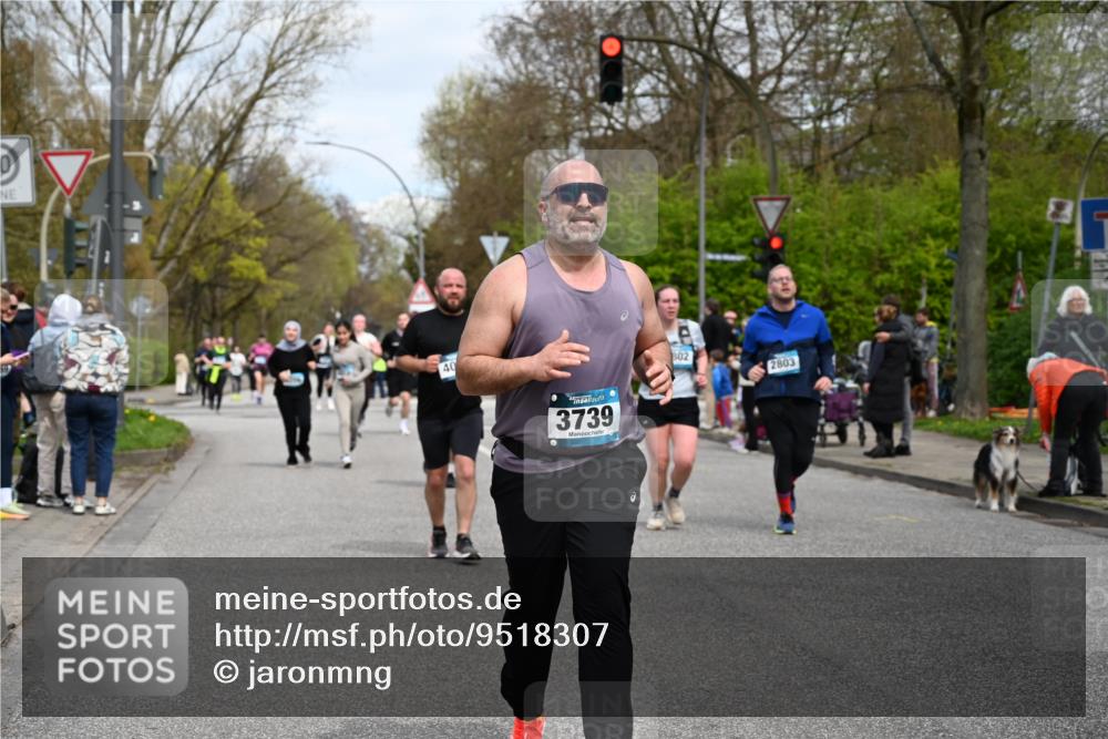 12.04.2026 - 45. Internationalen Wilhelmsburger Insellauf J. Mangold http://msf.ph/oto/9518307 12.04.2026 13:23:28 Ziel 3336, 3783, 3498, 3478, 4176, 5505, 3471, 3814, 2716, 3730, 3353, 2766, 2766, 5622, 3739, 5209, 5212, 2802, 2803, 3258, 3259, 4073, 4292, 4517, 3872, 5017 meine-sportfotos.de