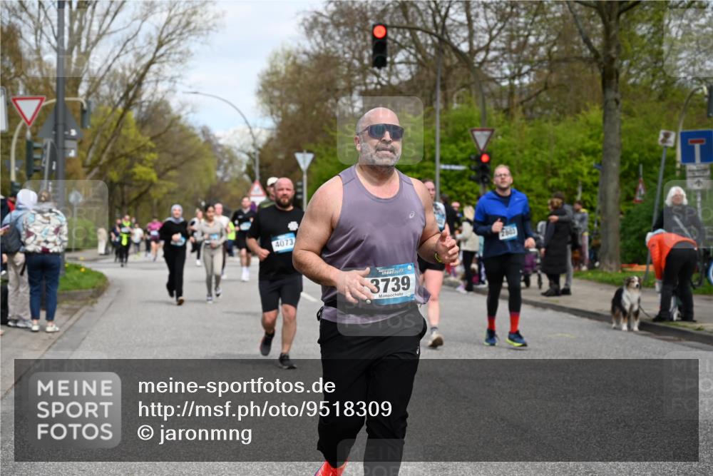 12.04.2026 - 45. Internationalen Wilhelmsburger Insellauf J. Mangold http://msf.ph/oto/9518309 12.04.2026 13:23:28 Ziel 3336, 3783, 3498, 3478, 4176, 5505, 3471, 3814, 2716, 3730, 3353, 2766, 2766, 5622, 3739, 5209, 5212, 2802, 2803, 3258, 3259, 4073, 4292, 4517, 3872, 5017 meine-sportfotos.de