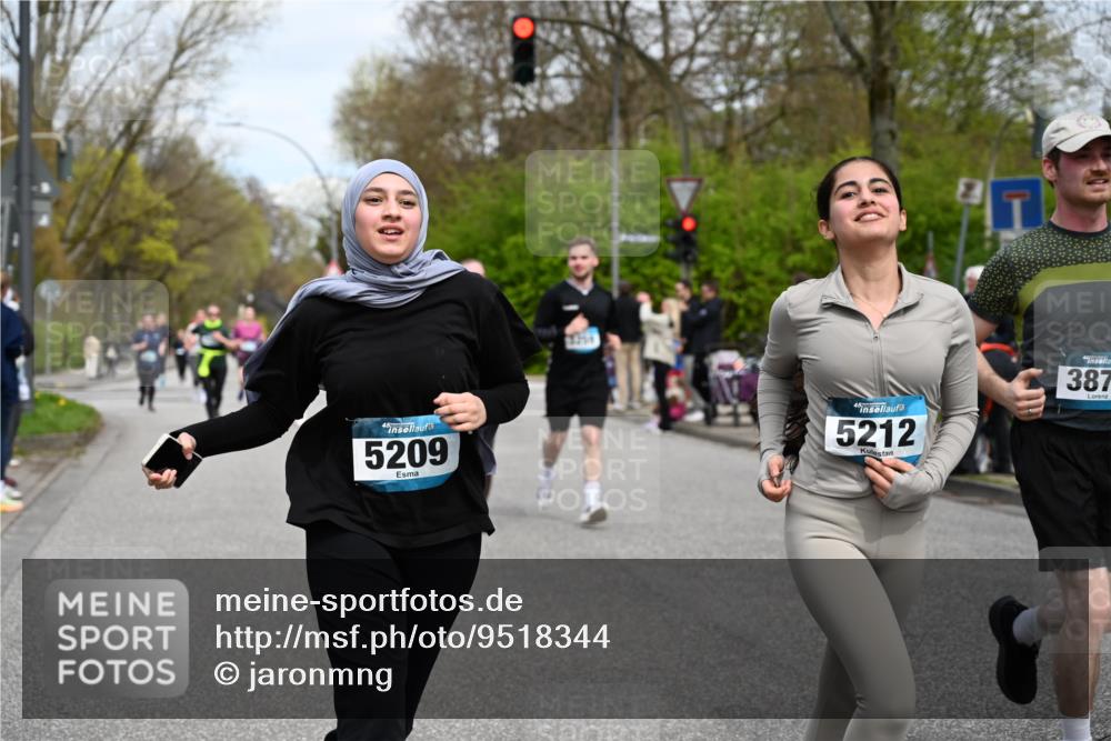 12.04.2026 - 45. Internationalen Wilhelmsburger Insellauf J. Mangold http://msf.ph/oto/9518344 12.04.2026 13:23:34 Ziel 4176, 5505, 3471, 3814, 2716, 3730, 3353, 2766, 5622, 3739, 5209, 5212, 2802, 2803, 3258, 3259, 4073, 4292, 4517, 3872, 3872, 5017, 3871, 5632, 4365, 3267, 2562, 5356, 5355 meine-sportfotos.de
