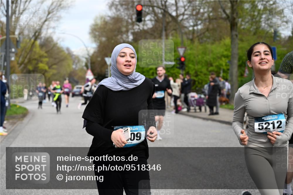 12.04.2026 - 45. Internationalen Wilhelmsburger Insellauf J. Mangold http://msf.ph/oto/9518346 12.04.2026 13:23:34 Ziel 4176, 5505, 3471, 3814, 2716, 3730, 3353, 2766, 5622, 3739, 5209, 5212, 2802, 2803, 3258, 3259, 4073, 4292, 4517, 3872, 3872, 5017, 3871, 5632, 4365, 3267, 2562, 5356, 5355 meine-sportfotos.de