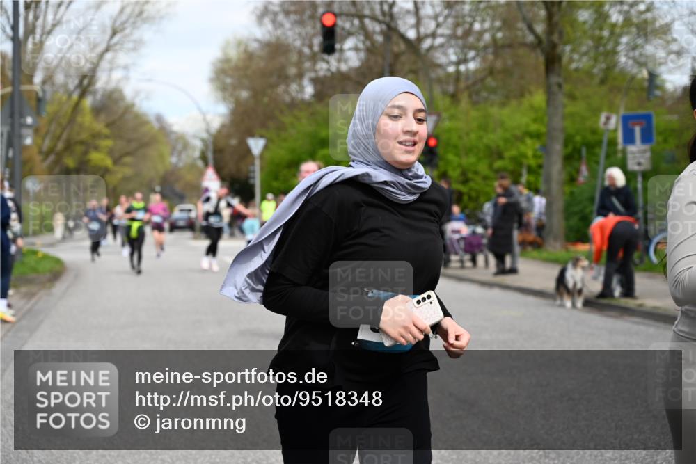 12.04.2026 - 45. Internationalen Wilhelmsburger Insellauf J. Mangold http://msf.ph/oto/9518348 12.04.2026 13:23:34 Ziel 4176, 5505, 3471, 3814, 2716, 3730, 3353, 2766, 5622, 3739, 5209, 5212, 2802, 2803, 3258, 3259, 4073, 4292, 4517, 3872, 3872, 5017, 3871, 5632, 4365, 3267, 2562, 5356, 5355 meine-sportfotos.de
