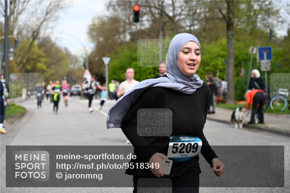 12.04.2026 - 45. Internationalen Wilhelmsburger Insellauf J. Mangold http://msf.ph/oto/9518349 12.04.2026 13:23:34 Ziel 4176, 5505, 3471, 3814, 2716, 3730, 3353, 2766, 5622, 3739, 5209, 5212, 2802, 2803, 3258, 3259, 4073, 4292, 4517, 3872, 3872, 5017, 3871, 5632, 4365, 3267, 2562, 5356, 5355 meine-sportfotos.de