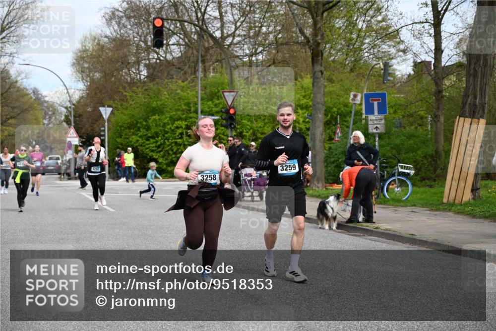 12.04.2026 - 45. Internationalen Wilhelmsburger Insellauf J. Mangold http://msf.ph/oto/9518353 12.04.2026 13:23:35 Ziel 4176, 5505, 3471, 3814, 2716, 3730, 3353, 2766, 5622, 3739, 3739, 5209, 5212, 2802, 2803, 3258, 3259, 4073, 4292, 4517, 3872, 5017, 3871, 5632, 4365, 3267, 2562, 5356, 5355 meine-sportfotos.de