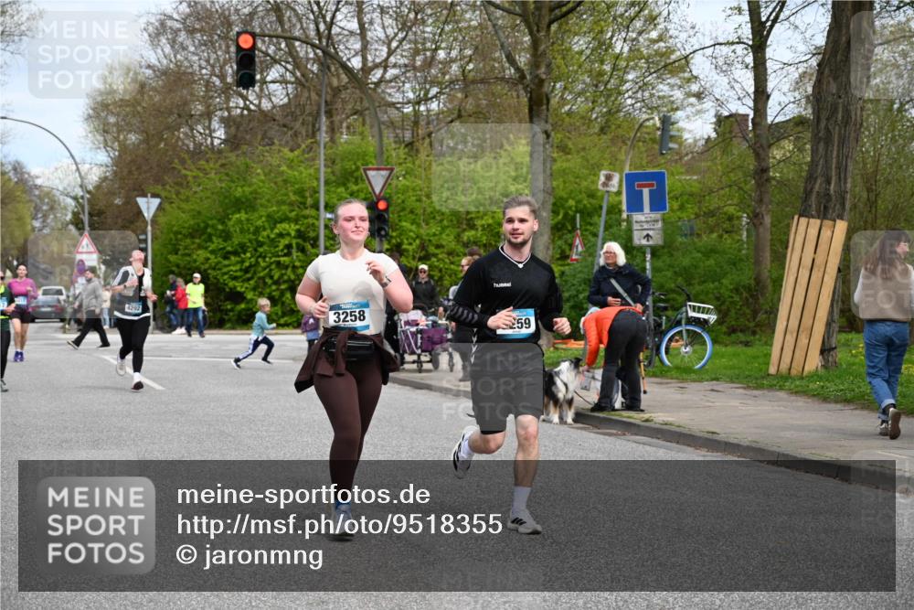 12.04.2026 - 45. Internationalen Wilhelmsburger Insellauf J. Mangold http://msf.ph/oto/9518355 12.04.2026 13:23:35 Ziel 4176, 5505, 3471, 3814, 2716, 3730, 3353, 2766, 5622, 3739, 3739, 5209, 5212, 2802, 2803, 3258, 3259, 4073, 4292, 4517, 3872, 5017, 3871, 5632, 4365, 3267, 2562, 5356, 5355 meine-sportfotos.de