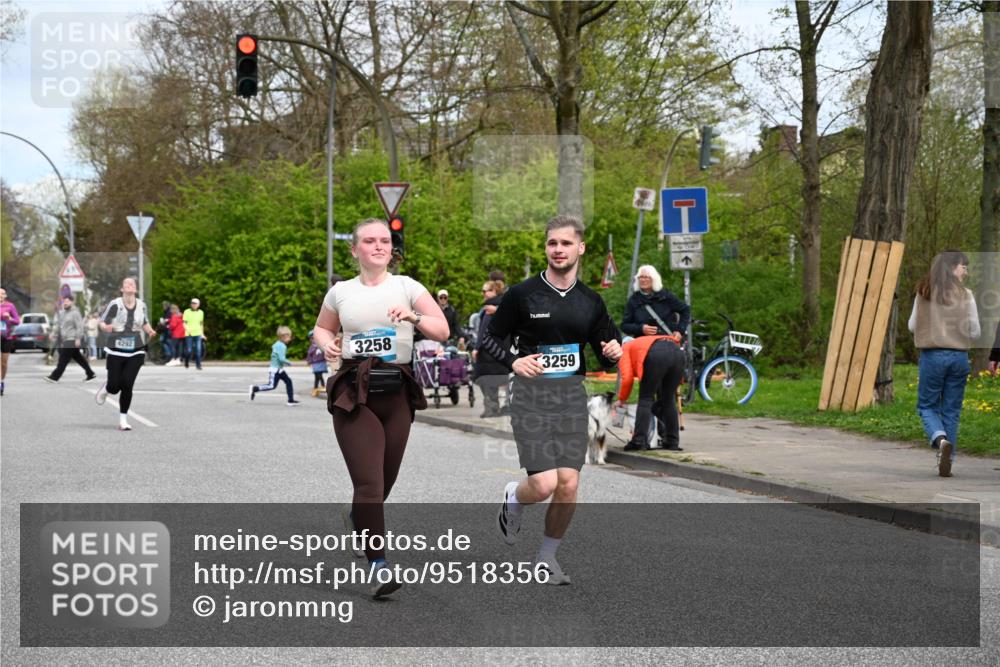 12.04.2026 - 45. Internationalen Wilhelmsburger Insellauf J. Mangold http://msf.ph/oto/9518356 12.04.2026 13:23:35 Ziel 4176, 5505, 3471, 3814, 2716, 3730, 3353, 2766, 5622, 3739, 3739, 5209, 5212, 2802, 2803, 3258, 3259, 4073, 4292, 4517, 3872, 5017, 3871, 5632, 4365, 3267, 2562, 5356, 5355 meine-sportfotos.de