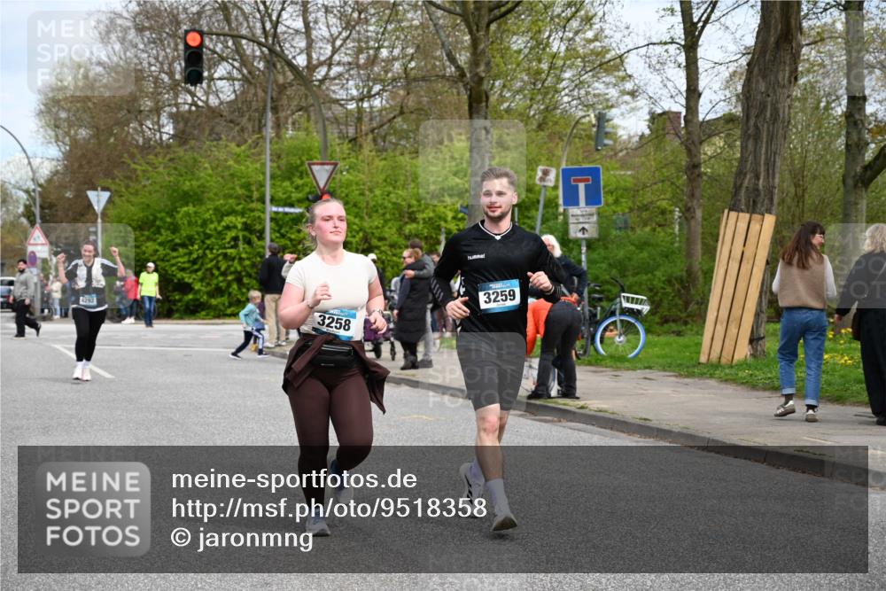 12.04.2026 - 45. Internationalen Wilhelmsburger Insellauf J. Mangold http://msf.ph/oto/9518358 12.04.2026 13:23:35 Ziel 4176, 5505, 3471, 3814, 2716, 3730, 3353, 2766, 5622, 3739, 3739, 5209, 5212, 2802, 2803, 3258, 3259, 4073, 4292, 4517, 3872, 5017, 3871, 5632, 4365, 3267, 2562, 5356, 5355 meine-sportfotos.de
