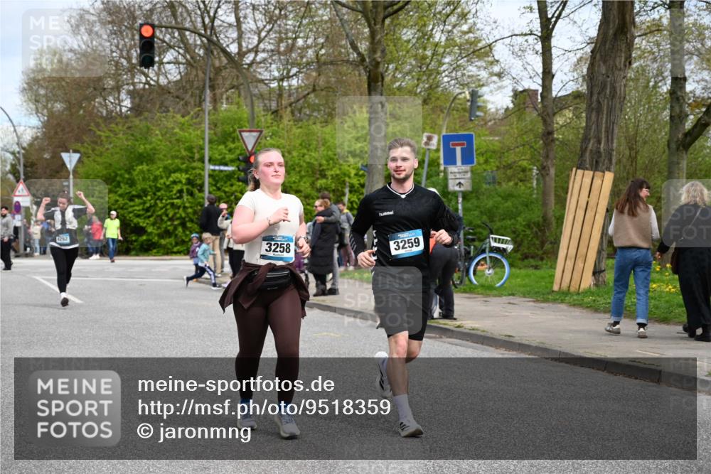 12.04.2026 - 45. Internationalen Wilhelmsburger Insellauf J. Mangold http://msf.ph/oto/9518359 12.04.2026 13:23:35 Ziel 4176, 5505, 3471, 3814, 2716, 3730, 3353, 2766, 5622, 3739, 3739, 5209, 5212, 2802, 2803, 3258, 3259, 4073, 4292, 4517, 3872, 5017, 3871, 5632, 4365, 3267, 2562, 5356, 5355 meine-sportfotos.de
