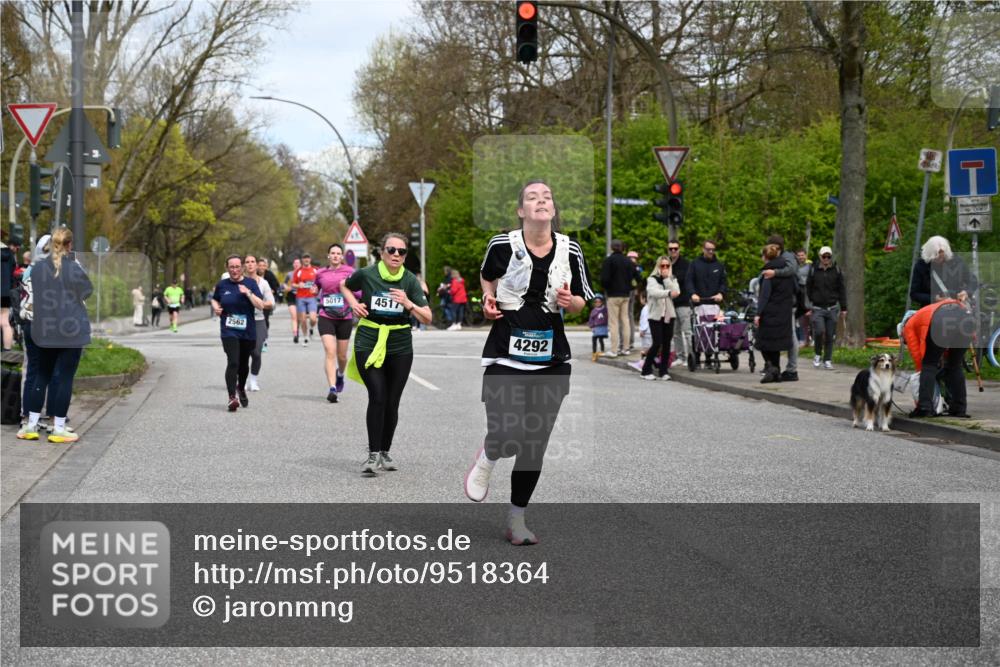 12.04.2026 - 45. Internationalen Wilhelmsburger Insellauf J. Mangold http://msf.ph/oto/9518364 12.04.2026 13:23:39 Ziel 3814, 2716, 3730, 3353, 2766, 5622, 3739, 5209, 5212, 2802, 2803, 2803, 3258, 3259, 4073, 4292, 4517, 3872, 5017, 3871, 5632, 4365, 3267, 2562, 5356, 5355 meine-sportfotos.de