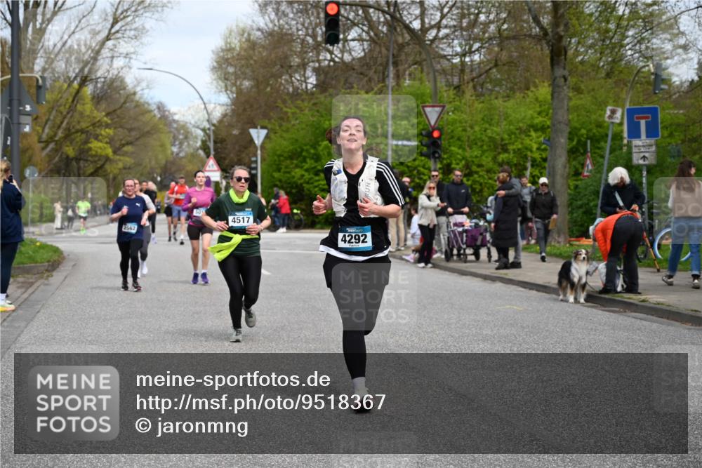 12.04.2026 - 45. Internationalen Wilhelmsburger Insellauf J. Mangold http://msf.ph/oto/9518367 12.04.2026 13:23:39 Ziel 3814, 2716, 3730, 3353, 2766, 5622, 3739, 5209, 5212, 2802, 2803, 2803, 3258, 3259, 4073, 4292, 4517, 3872, 5017, 3871, 5632, 4365, 3267, 2562, 5356, 5355 meine-sportfotos.de