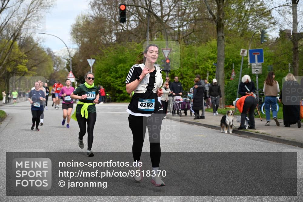 12.04.2026 - 45. Internationalen Wilhelmsburger Insellauf J. Mangold http://msf.ph/oto/9518370 12.04.2026 13:23:39 Ziel 3814, 2716, 3730, 3353, 2766, 5622, 3739, 5209, 5212, 2802, 2803, 2803, 3258, 3259, 4073, 4292, 4517, 3872, 5017, 3871, 5632, 4365, 3267, 2562, 5356, 5355 meine-sportfotos.de