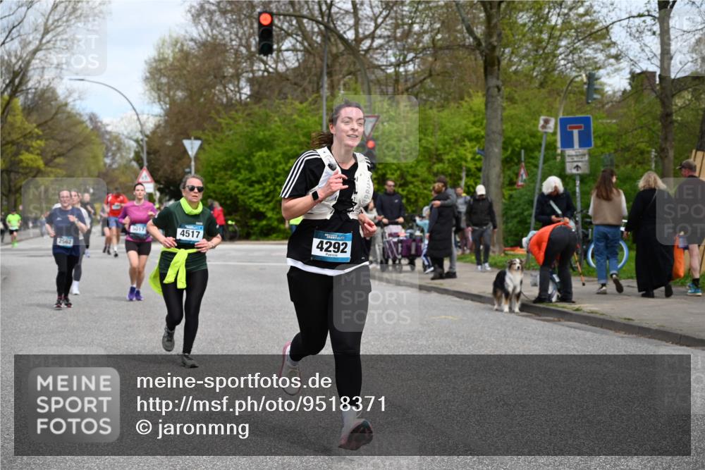 12.04.2026 - 45. Internationalen Wilhelmsburger Insellauf J. Mangold http://msf.ph/oto/9518371 12.04.2026 13:23:39 Ziel 3814, 2716, 3730, 3353, 2766, 5622, 3739, 5209, 5212, 2802, 2803, 2803, 3258, 3259, 4073, 4292, 4517, 3872, 5017, 3871, 5632, 4365, 3267, 2562, 5356, 5355 meine-sportfotos.de