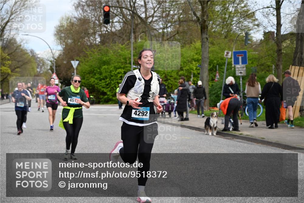 12.04.2026 - 45. Internationalen Wilhelmsburger Insellauf J. Mangold http://msf.ph/oto/9518372 12.04.2026 13:23:40 Ziel 3814, 2716, 3730, 3353, 2766, 5622, 3739, 5209, 5212, 2802, 2803, 3258, 3259, 4073, 4292, 4517, 3872, 5017, 3871, 5632, 4365, 3267, 2562, 5356, 5355 meine-sportfotos.de