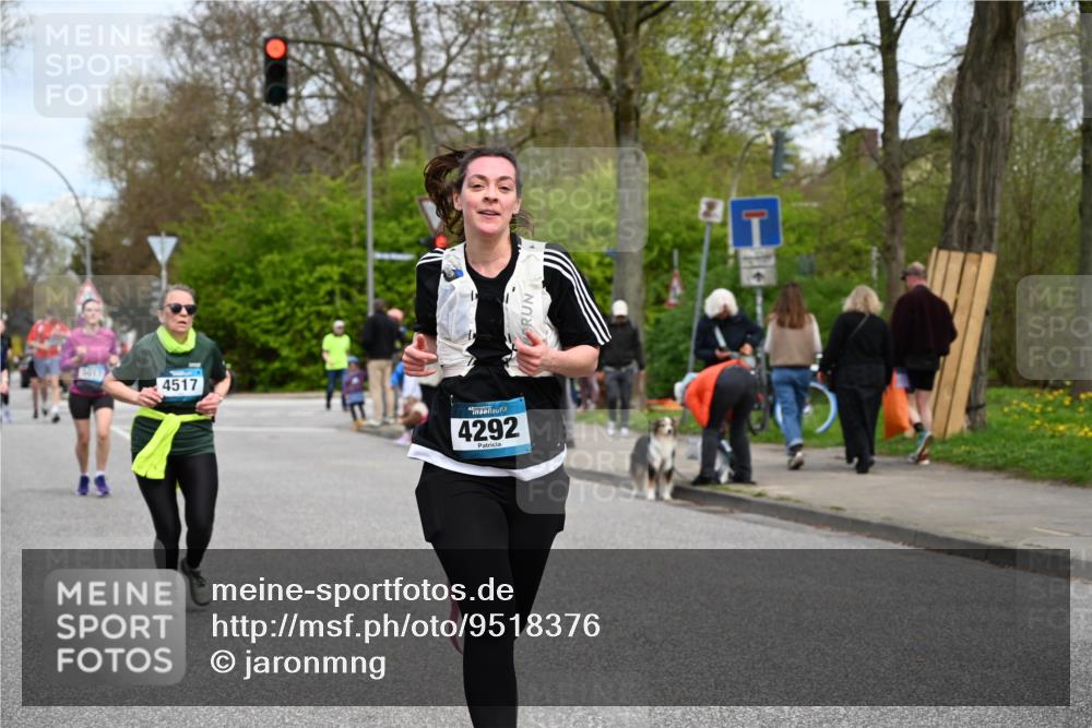 12.04.2026 - 45. Internationalen Wilhelmsburger Insellauf J. Mangold http://msf.ph/oto/9518376 12.04.2026 13:23:40 Ziel 3814, 2716, 3730, 3353, 2766, 5622, 3739, 5209, 5212, 2802, 2803, 3258, 3259, 4073, 4292, 4517, 3872, 5017, 3871, 5632, 4365, 3267, 2562, 5356, 5355 meine-sportfotos.de