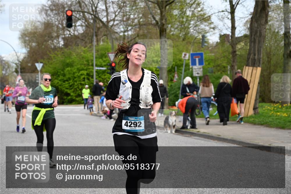 12.04.2026 - 45. Internationalen Wilhelmsburger Insellauf J. Mangold http://msf.ph/oto/9518377 12.04.2026 13:23:40 Ziel 3814, 2716, 3730, 3353, 2766, 5622, 3739, 5209, 5212, 2802, 2803, 3258, 3259, 4073, 4292, 4517, 3872, 5017, 3871, 5632, 4365, 3267, 2562, 5356, 5355 meine-sportfotos.de