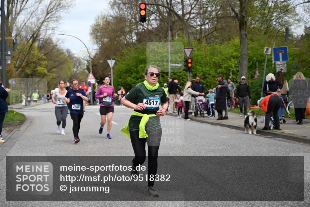 12.04.2026 - 45. Internationalen Wilhelmsburger Insellauf J. Mangold http://msf.ph/oto/9518382 12.04.2026 13:23:41 Ziel 3814, 2716, 3730, 3353, 2766, 5622, 3739, 5209, 5212, 2802, 2803, 3258, 3259, 4073, 4292, 4517, 3872, 5017, 3871, 3871, 5632, 4365, 3267, 2562, 5356, 5355 meine-sportfotos.de