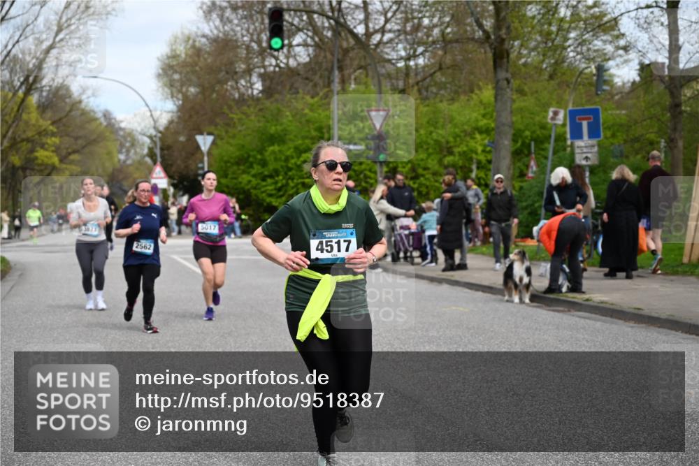12.04.2026 - 45. Internationalen Wilhelmsburger Insellauf J. Mangold http://msf.ph/oto/9518387 12.04.2026 13:23:41 Ziel 3814, 2716, 3730, 3353, 2766, 5622, 3739, 5209, 5212, 2802, 2803, 3258, 3259, 4073, 4292, 4517, 3872, 5017, 3871, 3871, 5632, 4365, 3267, 2562, 5356, 5355 meine-sportfotos.de