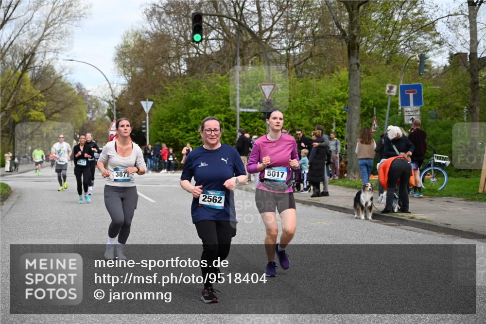 12.04.2026 - 45. Internationalen Wilhelmsburger Insellauf J. Mangold http://msf.ph/oto/9518404 12.04.2026 13:23:44 Ziel 2716, 3730, 3353, 2766, 5622, 3739, 5209, 5212, 2802, 2803, 3258, 3259, 4073, 4292, 4292, 4517, 3872, 5017, 3871, 5632, 4365, 3267, 2562, 5356, 5355, 4567 meine-sportfotos.de