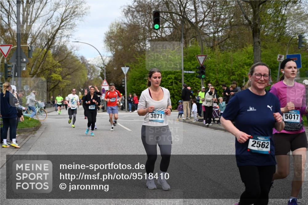 12.04.2026 - 45. Internationalen Wilhelmsburger Insellauf J. Mangold http://msf.ph/oto/9518410 12.04.2026 13:23:45 Ziel 3730, 3353, 2766, 5622, 3739, 5209, 5212, 2802, 2803, 3258, 3259, 4073, 4292, 4517, 4517, 3872, 5017, 3871, 5632, 4365, 3267, 2562, 5356, 5355, 5356, 5355, 4567 meine-sportfotos.de