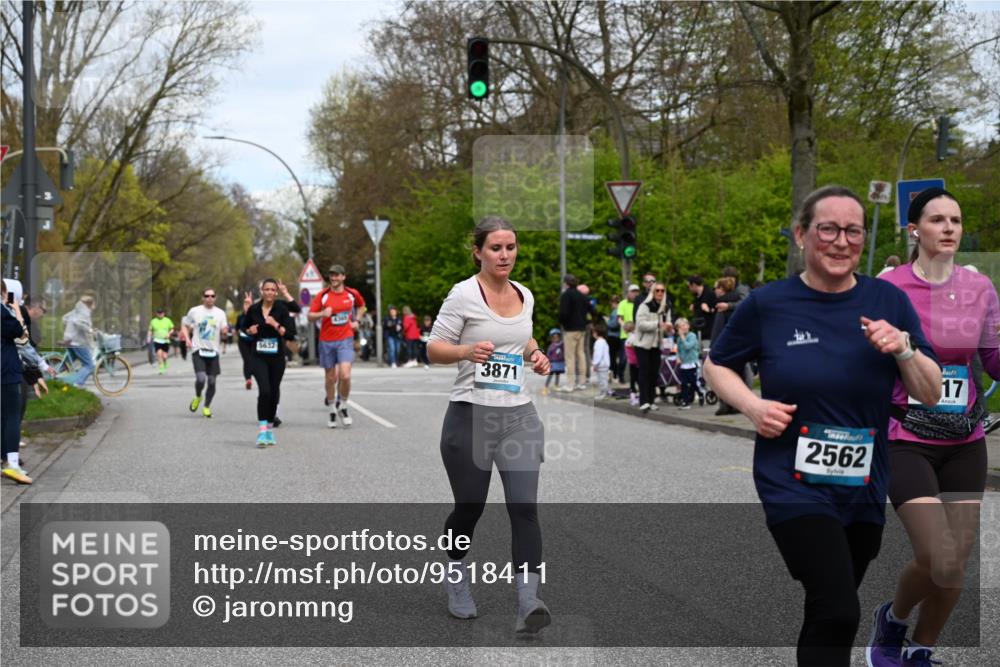 12.04.2026 - 45. Internationalen Wilhelmsburger Insellauf J. Mangold http://msf.ph/oto/9518411 12.04.2026 13:23:45 Ziel 3730, 3353, 2766, 5622, 3739, 5209, 5212, 2802, 2803, 3258, 3259, 4073, 4292, 4517, 4517, 3872, 5017, 3871, 5632, 4365, 3267, 2562, 5356, 5355, 5356, 5355, 4567 meine-sportfotos.de