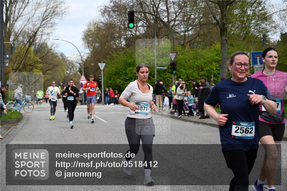 12.04.2026 - 45. Internationalen Wilhelmsburger Insellauf J. Mangold http://msf.ph/oto/9518412 12.04.2026 13:23:45 Ziel 3730, 3353, 2766, 5622, 3739, 5209, 5212, 2802, 2803, 3258, 3259, 4073, 4292, 4517, 4517, 3872, 5017, 3871, 5632, 4365, 3267, 2562, 5356, 5355, 5356, 5355, 4567 meine-sportfotos.de