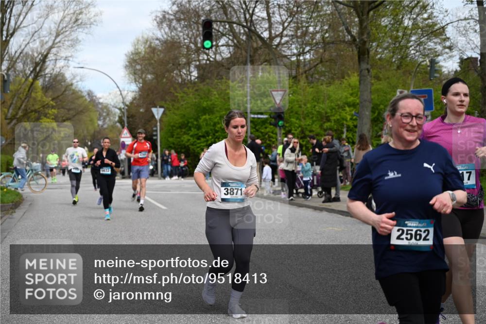 12.04.2026 - 45. Internationalen Wilhelmsburger Insellauf J. Mangold http://msf.ph/oto/9518413 12.04.2026 13:23:45 Ziel 3730, 3353, 2766, 5622, 3739, 5209, 5212, 2802, 2803, 3258, 3259, 4073, 4292, 4517, 4517, 3872, 5017, 3871, 5632, 4365, 3267, 2562, 5356, 5355, 5356, 5355, 4567 meine-sportfotos.de