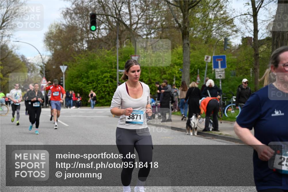 12.04.2026 - 45. Internationalen Wilhelmsburger Insellauf J. Mangold http://msf.ph/oto/9518418 12.04.2026 13:23:45 Ziel 3730, 3353, 2766, 5622, 3739, 5209, 5212, 2802, 2803, 3258, 3259, 4073, 4292, 4517, 4517, 3872, 5017, 3871, 5632, 4365, 3267, 2562, 5356, 5355, 5356, 5355, 4567 meine-sportfotos.de