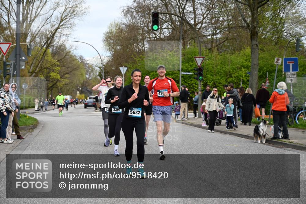 12.04.2026 - 45. Internationalen Wilhelmsburger Insellauf J. Mangold http://msf.ph/oto/9518420 12.04.2026 13:23:49 Ziel 2766, 5622, 3739, 5209, 5212, 2802, 2803, 3258, 3259, 4073, 4292, 4517, 3872, 5017, 3871, 5632, 4365, 3267, 2562, 5356, 5355, 4567, 2145 meine-sportfotos.de