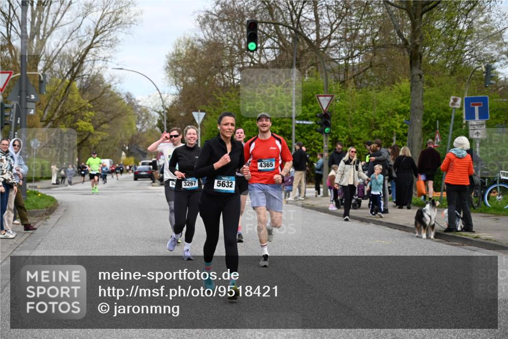 12.04.2026 - 45. Internationalen Wilhelmsburger Insellauf J. Mangold http://msf.ph/oto/9518421 12.04.2026 13:23:49 Ziel 2766, 5622, 3739, 5209, 5212, 2802, 2803, 3258, 3259, 4073, 4292, 4517, 3872, 5017, 3871, 5632, 4365, 3267, 2562, 5356, 5355, 4567, 2145 meine-sportfotos.de