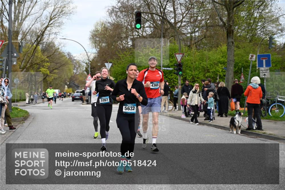 12.04.2026 - 45. Internationalen Wilhelmsburger Insellauf J. Mangold http://msf.ph/oto/9518424 12.04.2026 13:23:49 Ziel 2766, 5622, 3739, 5209, 5212, 2802, 2803, 3258, 3259, 4073, 4292, 4517, 3872, 5017, 3871, 5632, 4365, 3267, 2562, 5356, 5355, 4567, 2145 meine-sportfotos.de