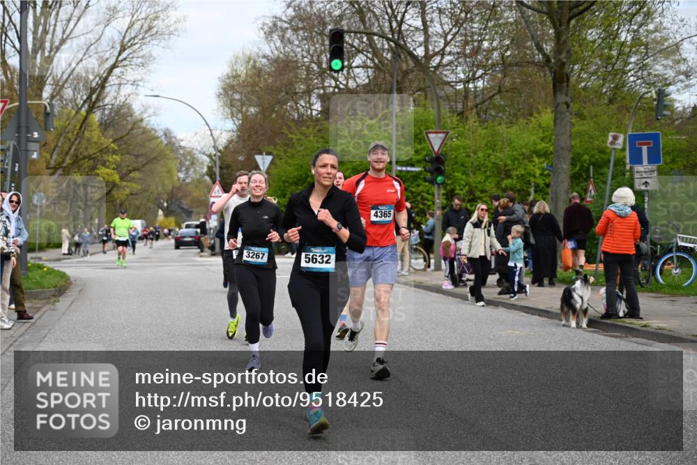 12.04.2026 - 45. Internationalen Wilhelmsburger Insellauf J. Mangold http://msf.ph/oto/9518425 12.04.2026 13:23:49 Ziel 2766, 5622, 3739, 5209, 5212, 2802, 2803, 3258, 3259, 4073, 4292, 4517, 3872, 5017, 3871, 5632, 4365, 3267, 2562, 5356, 5355, 4567, 2145 meine-sportfotos.de