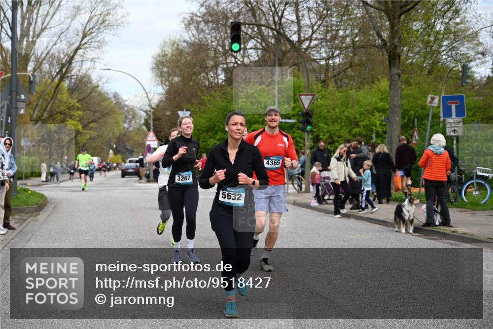 12.04.2026 - 45. Internationalen Wilhelmsburger Insellauf J. Mangold http://msf.ph/oto/9518427 12.04.2026 13:23:49 Ziel 2766, 5622, 3739, 5209, 5212, 2802, 2803, 3258, 3259, 4073, 4292, 4517, 3872, 5017, 3871, 5632, 4365, 3267, 2562, 5356, 5355, 4567, 2145 meine-sportfotos.de