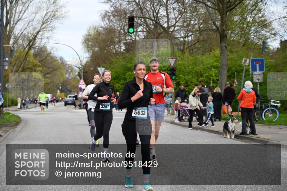 12.04.2026 - 45. Internationalen Wilhelmsburger Insellauf J. Mangold http://msf.ph/oto/9518429 12.04.2026 13:23:49 Ziel 2766, 5622, 3739, 5209, 5212, 2802, 2803, 3258, 3259, 4073, 4292, 4517, 3872, 5017, 3871, 5632, 4365, 3267, 2562, 5356, 5355, 4567, 2145 meine-sportfotos.de