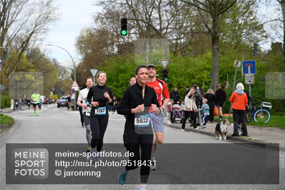 12.04.2026 - 45. Internationalen Wilhelmsburger Insellauf J. Mangold http://msf.ph/oto/9518431 12.04.2026 13:23:49 Ziel 2766, 5622, 3739, 5209, 5212, 2802, 2803, 3258, 3259, 4073, 4292, 4517, 3872, 5017, 3871, 5632, 4365, 3267, 2562, 5356, 5355, 4567, 2145 meine-sportfotos.de