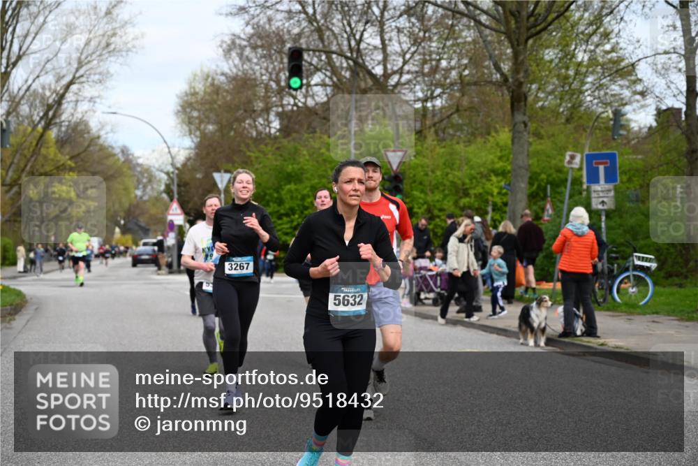 12.04.2026 - 45. Internationalen Wilhelmsburger Insellauf J. Mangold http://msf.ph/oto/9518432 12.04.2026 13:23:50 Ziel 2766, 5622, 3739, 5209, 5212, 2802, 2803, 3258, 3259, 4073, 4292, 4517, 3872, 5017, 5017, 3871, 5632, 4365, 3267, 2562, 5356, 5355, 4567, 2145 meine-sportfotos.de
