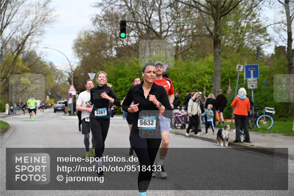 12.04.2026 - 45. Internationalen Wilhelmsburger Insellauf J. Mangold http://msf.ph/oto/9518433 12.04.2026 13:23:50 Ziel 2766, 5622, 3739, 5209, 5212, 2802, 2803, 3258, 3259, 4073, 4292, 4517, 3872, 5017, 5017, 3871, 5632, 4365, 3267, 2562, 5356, 5355, 4567, 2145 meine-sportfotos.de