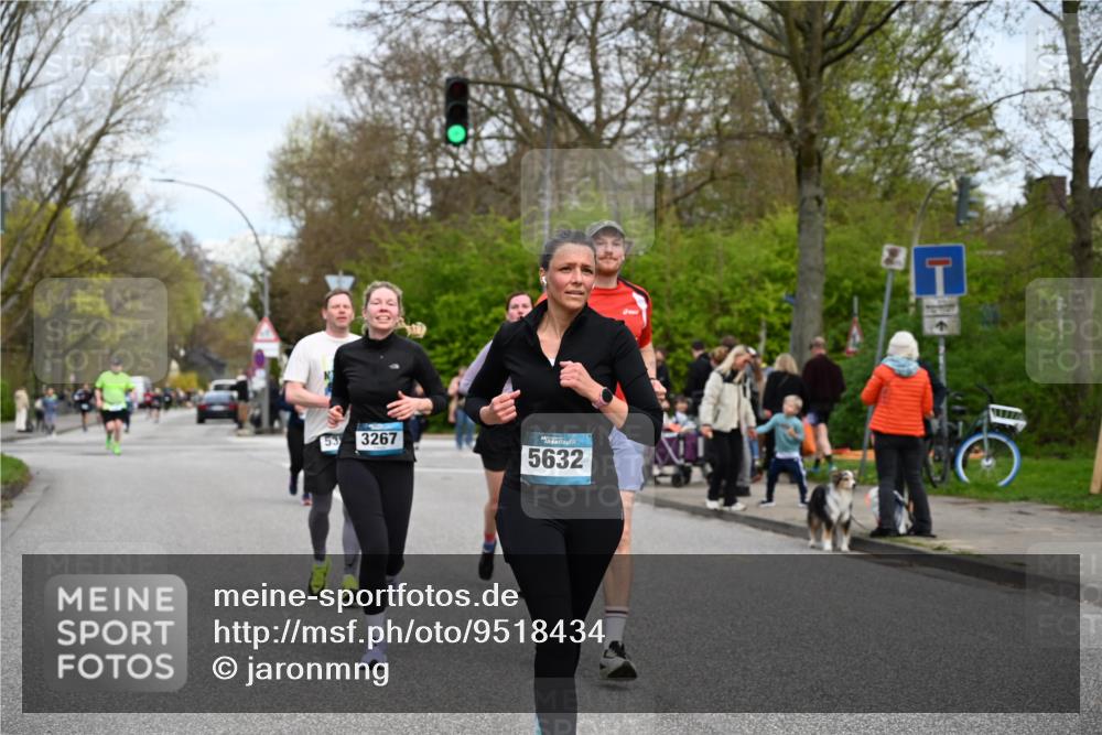 12.04.2026 - 45. Internationalen Wilhelmsburger Insellauf J. Mangold http://msf.ph/oto/9518434 12.04.2026 13:23:50 Ziel 2766, 5622, 3739, 5209, 5212, 2802, 2803, 3258, 3259, 4073, 4292, 4517, 3872, 5017, 5017, 3871, 5632, 4365, 3267, 2562, 5356, 5355, 4567, 2145 meine-sportfotos.de