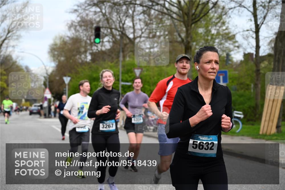 12.04.2026 - 45. Internationalen Wilhelmsburger Insellauf J. Mangold http://msf.ph/oto/9518439 12.04.2026 13:23:51 Ziel 2766, 5622, 3739, 5209, 5212, 2802, 2803, 3258, 3259, 4073, 4292, 4517, 3872, 5017, 3871, 5632, 4365, 3267, 2562, 5356, 5355, 4567, 2145 meine-sportfotos.de