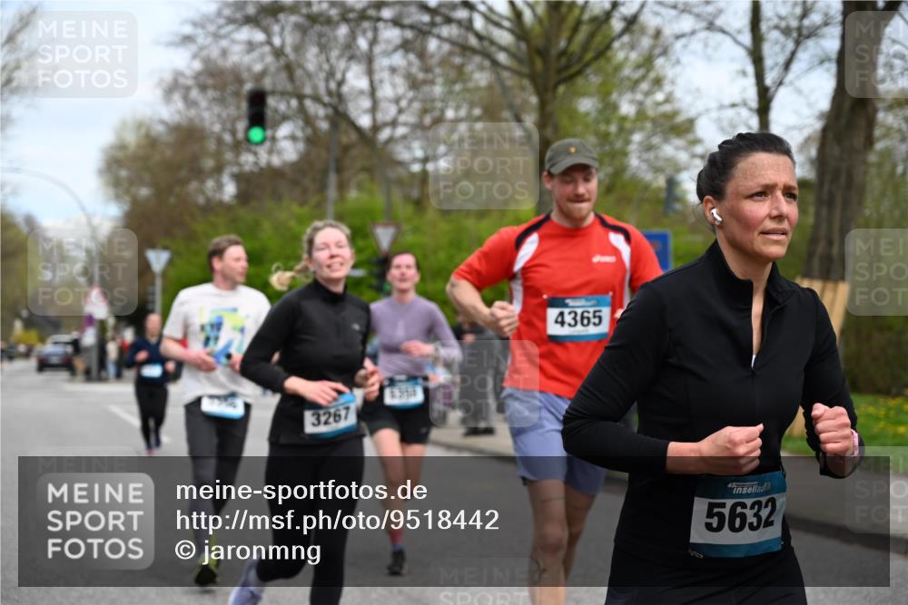 12.04.2026 - 45. Internationalen Wilhelmsburger Insellauf J. Mangold http://msf.ph/oto/9518442 12.04.2026 13:23:51 Ziel 2766, 5622, 3739, 5209, 5212, 2802, 2803, 3258, 3259, 4073, 4292, 4517, 3872, 5017, 3871, 5632, 4365, 3267, 2562, 5356, 5355, 4567, 2145 meine-sportfotos.de