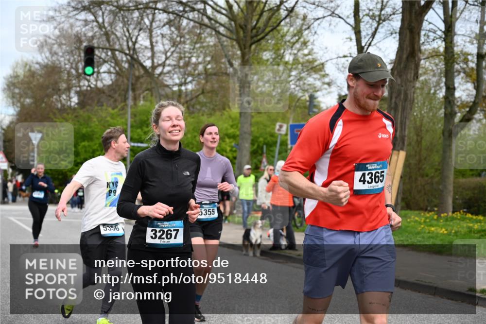 12.04.2026 - 45. Internationalen Wilhelmsburger Insellauf J. Mangold http://msf.ph/oto/9518448 12.04.2026 13:23:51 Ziel 2766, 5622, 3739, 5209, 5212, 2802, 2803, 3258, 3259, 4073, 4292, 4517, 3872, 5017, 3871, 5632, 4365, 3267, 2562, 5356, 5355, 4567, 2145 meine-sportfotos.de