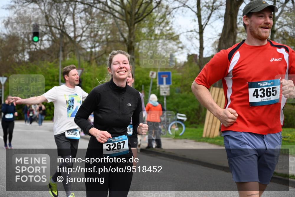 12.04.2026 - 45. Internationalen Wilhelmsburger Insellauf J. Mangold http://msf.ph/oto/9518452 12.04.2026 13:23:52 Ziel 2766, 5622, 3739, 5209, 5212, 2802, 2803, 3258, 3259, 4073, 4292, 4517, 3872, 5017, 3871, 5632, 4365, 3267, 2562, 5356, 5355, 4567, 2145 meine-sportfotos.de