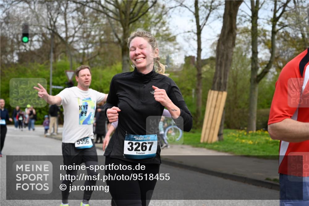 12.04.2026 - 45. Internationalen Wilhelmsburger Insellauf J. Mangold http://msf.ph/oto/9518455 12.04.2026 13:23:52 Ziel 2766, 5622, 3739, 5209, 5212, 2802, 2803, 3258, 3259, 4073, 4292, 4517, 3872, 5017, 3871, 5632, 4365, 3267, 2562, 5356, 5355, 4567, 2145 meine-sportfotos.de