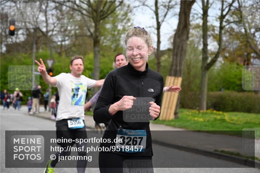 12.04.2026 - 45. Internationalen Wilhelmsburger Insellauf J. Mangold http://msf.ph/oto/9518457 12.04.2026 13:23:52 Ziel 2766, 5622, 3739, 5209, 5212, 2802, 2803, 3258, 3259, 4073, 4292, 4517, 3872, 5017, 3871, 5632, 4365, 3267, 2562, 5356, 5355, 4567, 2145 meine-sportfotos.de