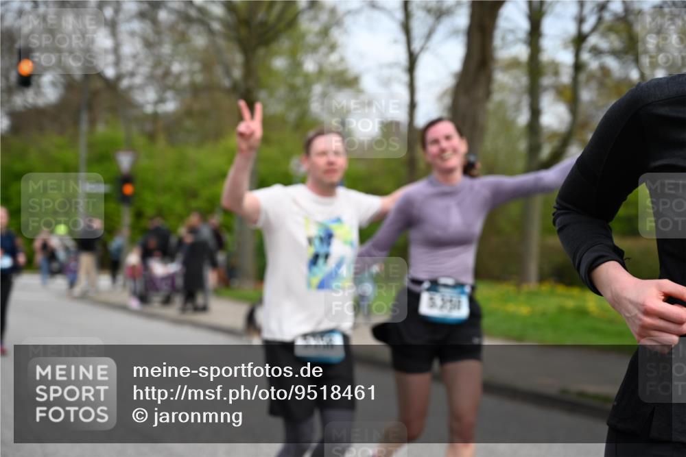 12.04.2026 - 45. Internationalen Wilhelmsburger Insellauf J. Mangold http://msf.ph/oto/9518461 12.04.2026 13:23:53 Ziel 2766, 5622, 3739, 5209, 5212, 2802, 2803, 3258, 3259, 4073, 4292, 4517, 3872, 5017, 3871, 3871, 5632, 4365, 3267, 2562, 5356, 5355, 4567, 2145 meine-sportfotos.de