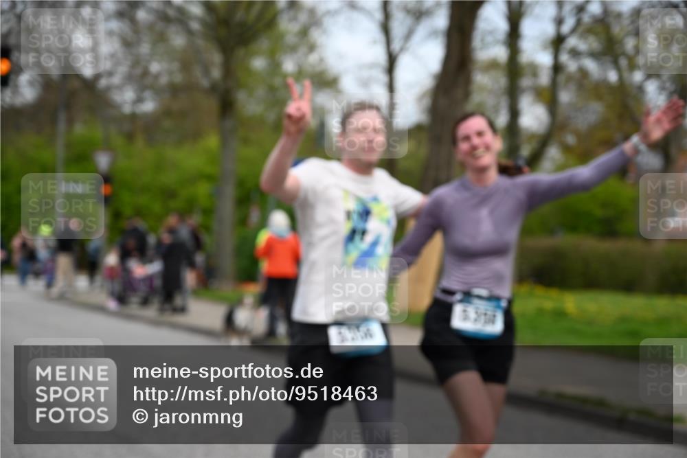 12.04.2026 - 45. Internationalen Wilhelmsburger Insellauf J. Mangold http://msf.ph/oto/9518463 12.04.2026 13:23:53 Ziel 2766, 5622, 3739, 5209, 5212, 2802, 2803, 3258, 3259, 4073, 4292, 4517, 3872, 5017, 3871, 3871, 5632, 4365, 3267, 2562, 5356, 5355, 4567, 2145 meine-sportfotos.de