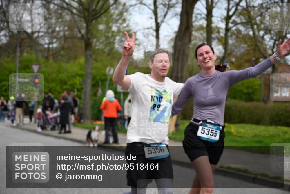 12.04.2026 - 45. Internationalen Wilhelmsburger Insellauf J. Mangold http://msf.ph/oto/9518464 12.04.2026 13:23:53 Ziel 2766, 5622, 3739, 5209, 5212, 2802, 2803, 3258, 3259, 4073, 4292, 4517, 3872, 5017, 3871, 3871, 5632, 4365, 3267, 2562, 5356, 5355, 4567, 2145 meine-sportfotos.de