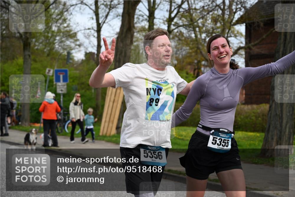 12.04.2026 - 45. Internationalen Wilhelmsburger Insellauf J. Mangold http://msf.ph/oto/9518468 12.04.2026 13:23:53 Ziel 2766, 5622, 3739, 5209, 5212, 2802, 2803, 3258, 3259, 4073, 4292, 4517, 3872, 5017, 3871, 3871, 5632, 4365, 3267, 2562, 5356, 5355, 4567, 2145 meine-sportfotos.de